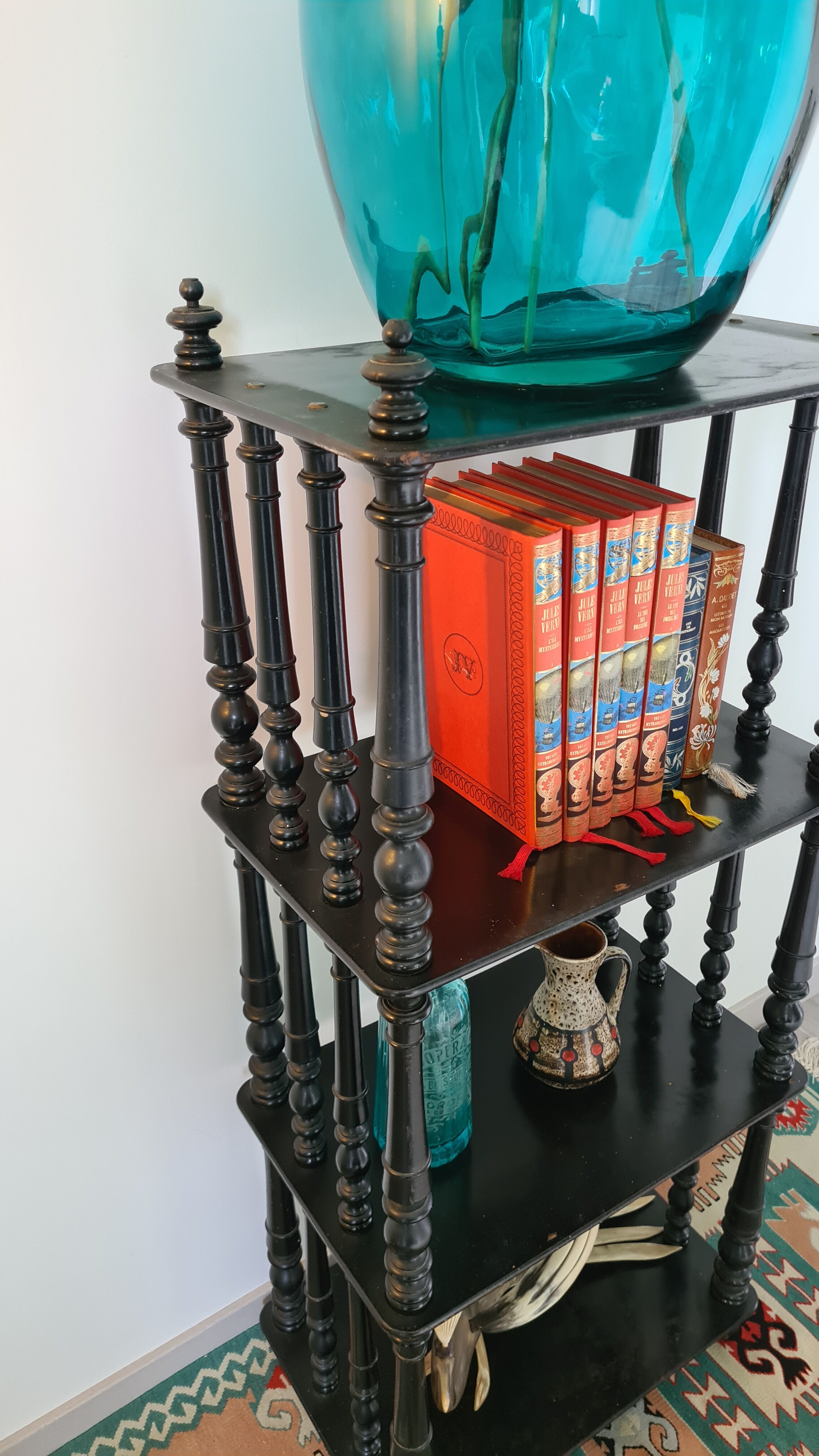 Etagère noir laqué style Napoléon