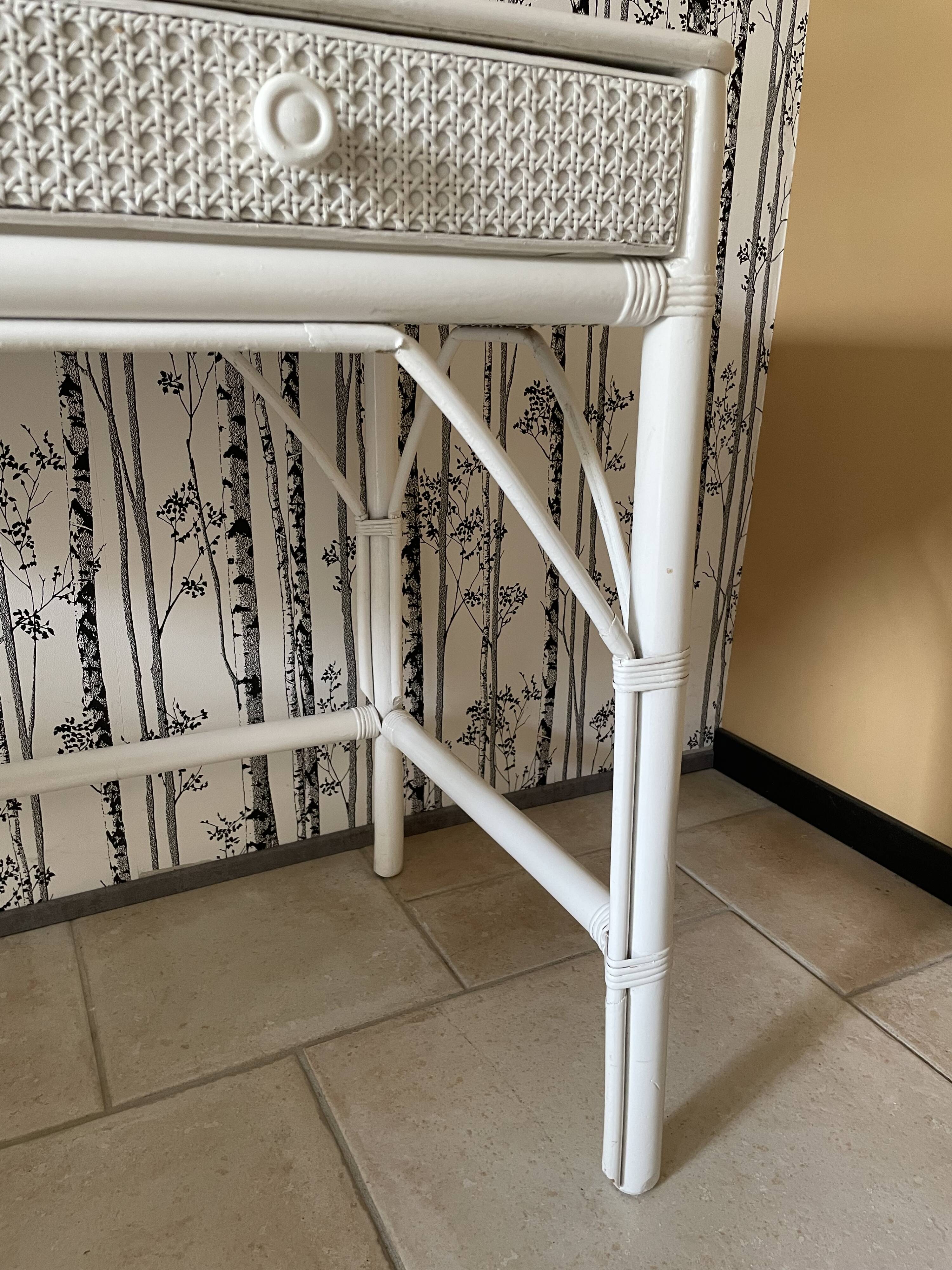 Coiffeuse en rotin blanc