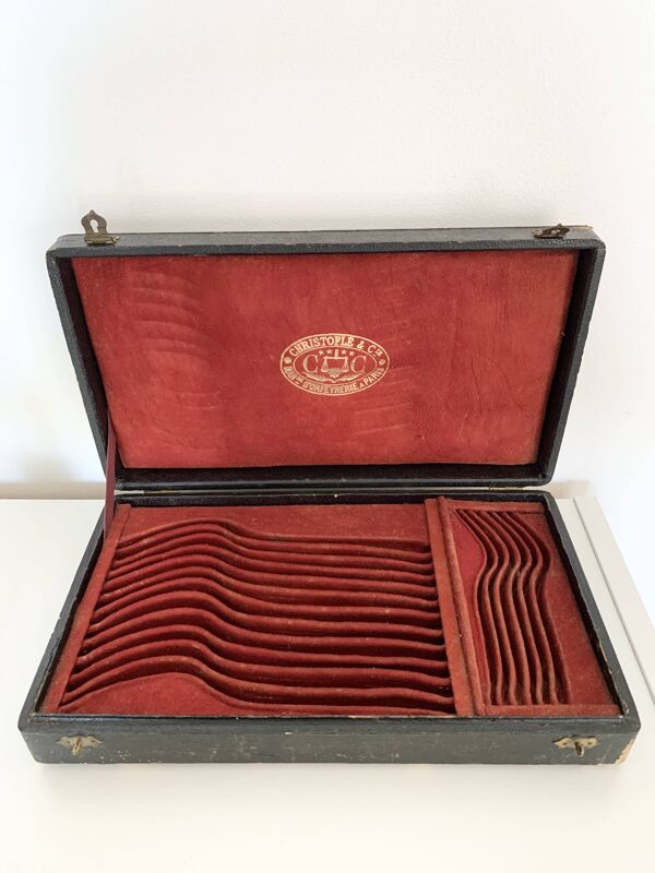 Ménagère Christofle en métal argenté dans son écrin d’origine