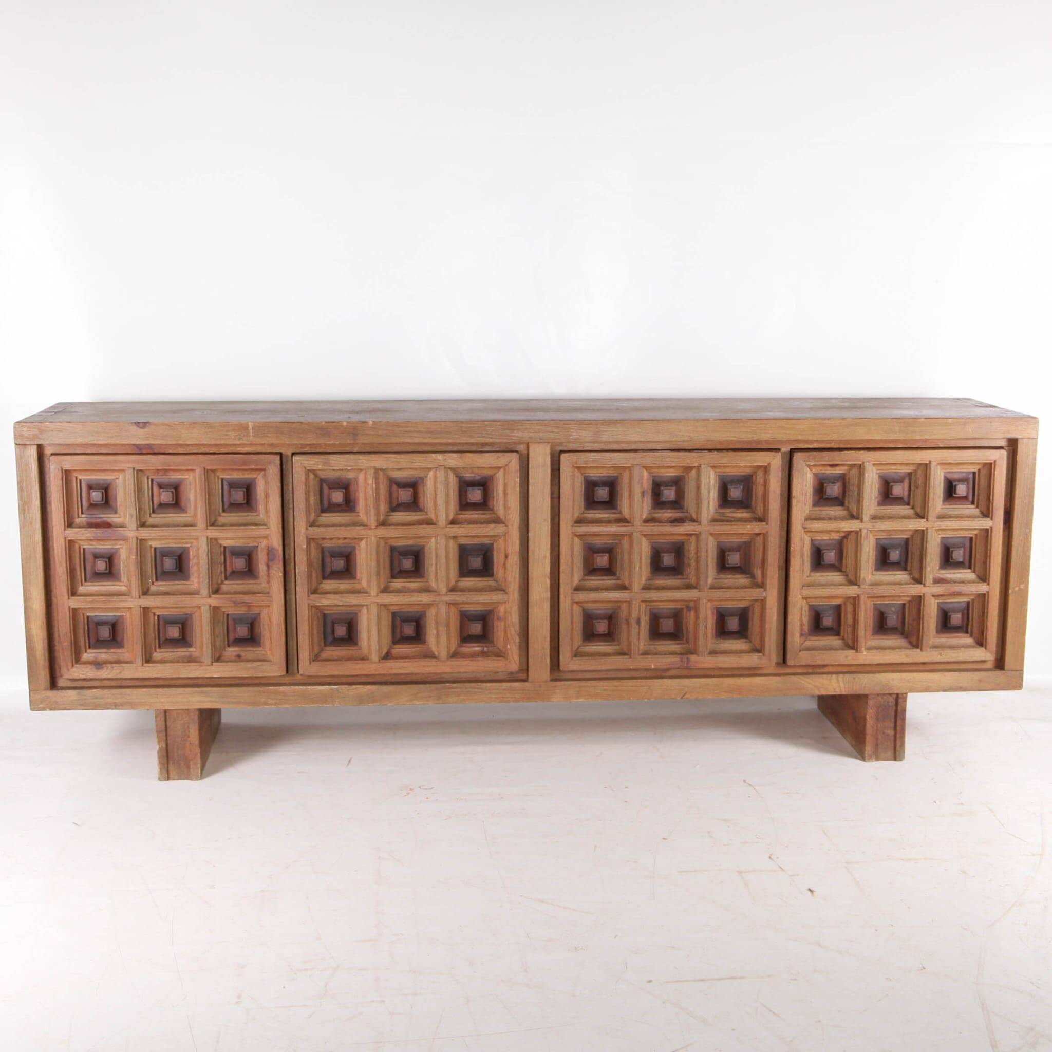 Enfilade "Biosca" in fir wood.