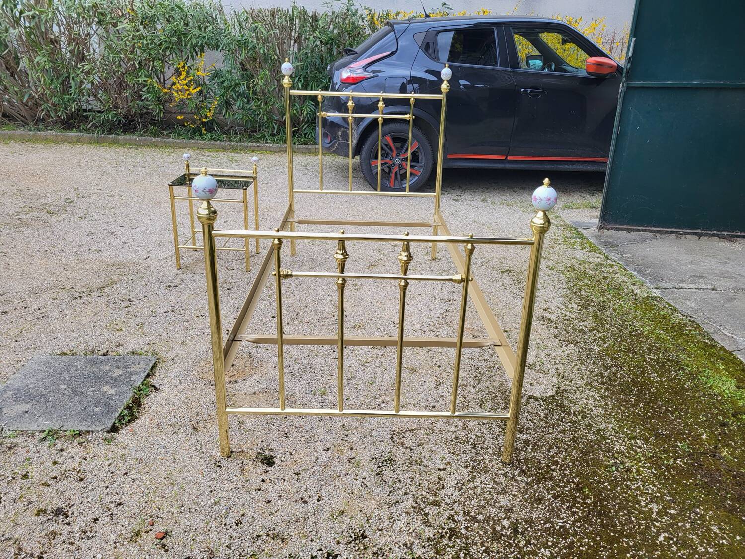 Vintage single bed and nightstand in gilded brass