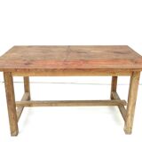 Table  en bois massif  en  chêne et plateau en pin.