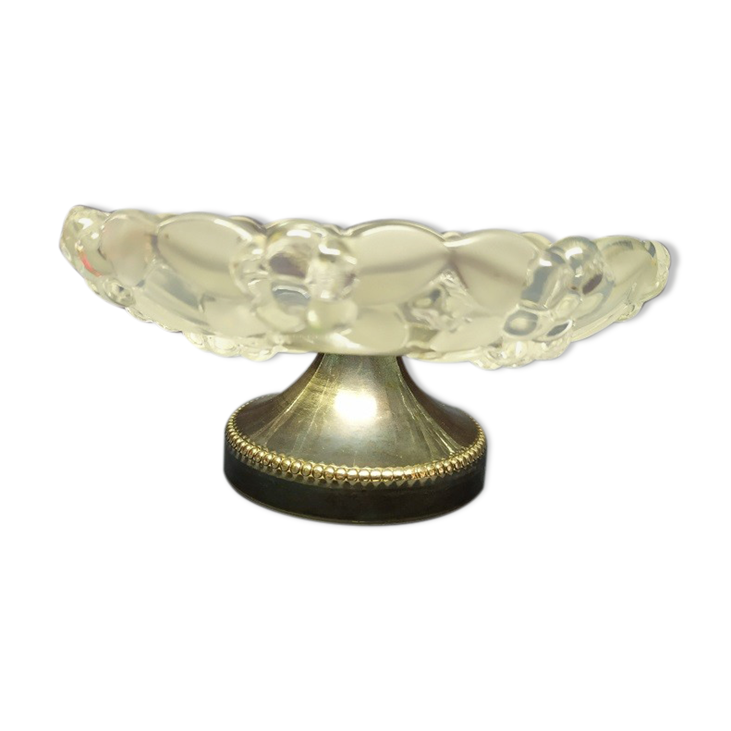 Fruit cut in glass foot silver metal