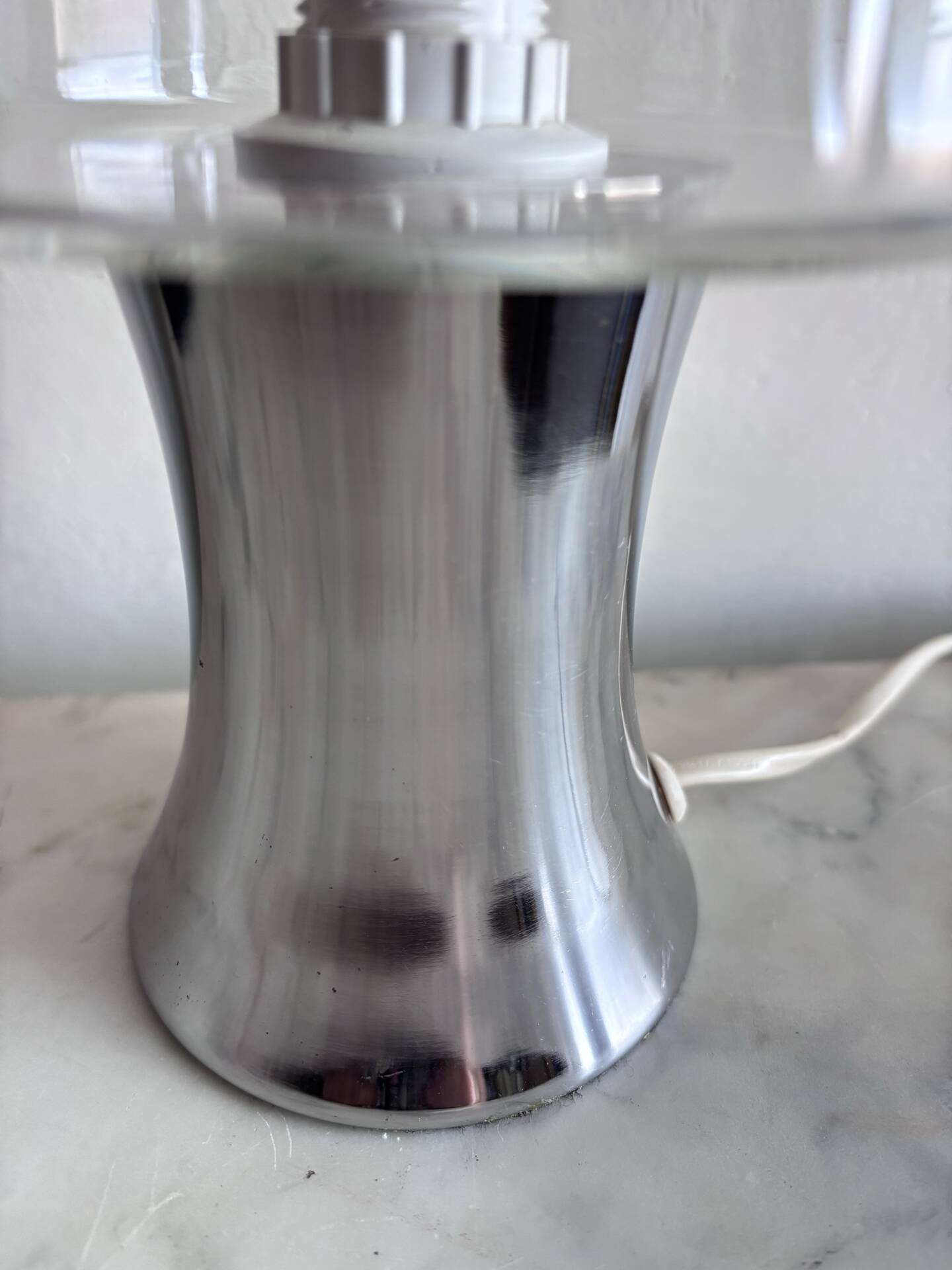 Vintage table lamp in silvered glass, mercury style, and transparent cylinder.