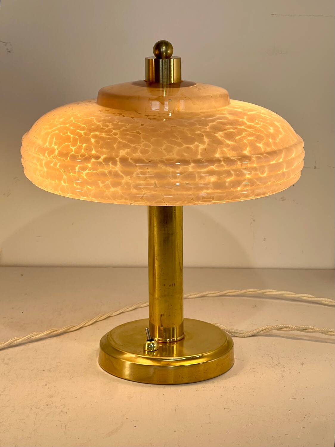 Pair of mushroom bedside lamps, pink Clichy glass.
