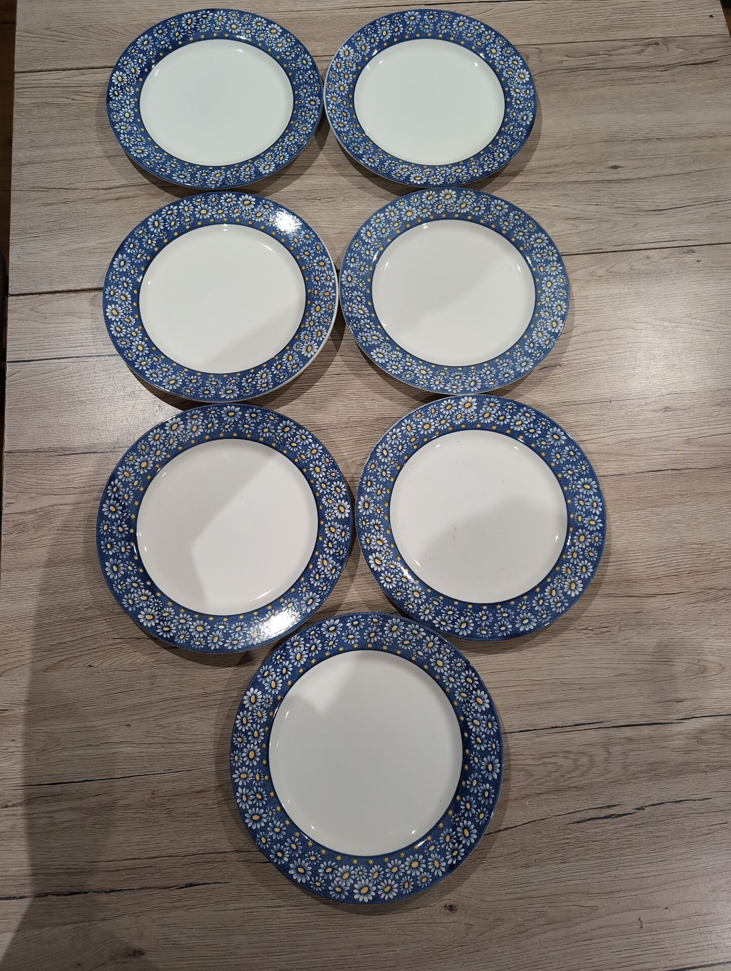 7 vintage flat plates in earthenware — Blue daisy decor