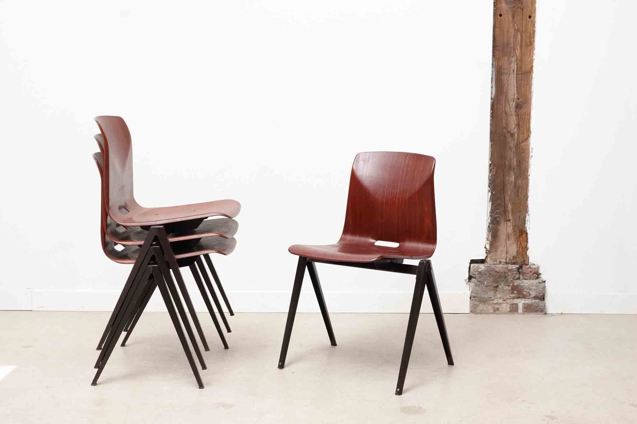 Chaise Galvanitas S22 acajou et pied marron