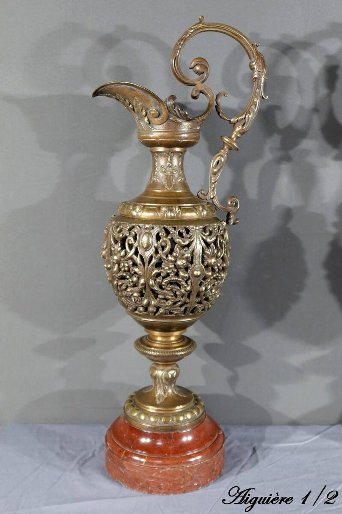 Paire d’aiguières en bronze, art nouveau – 1910