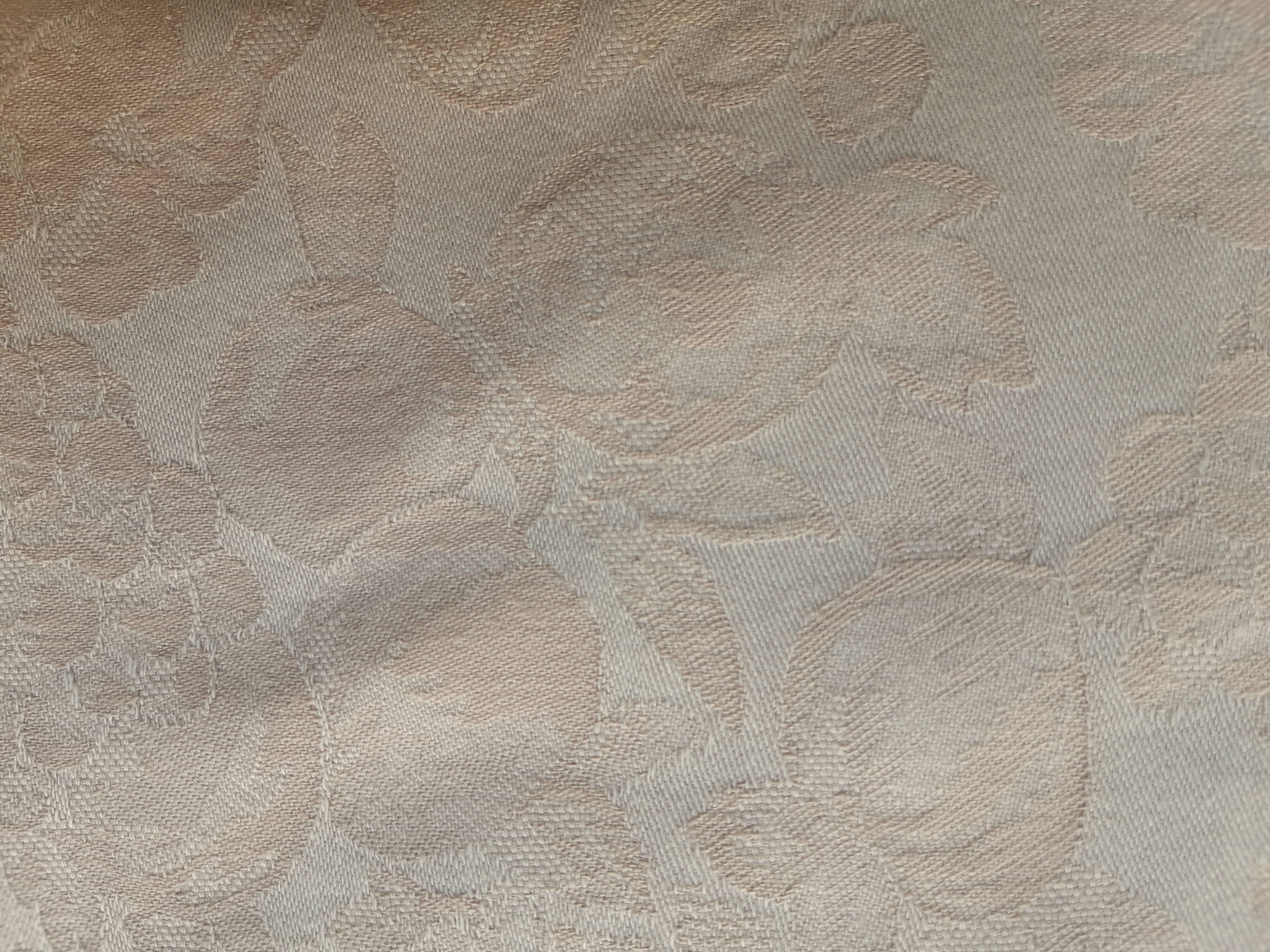 round damask tablecloth, 197 cm in diameter, with 6 towels