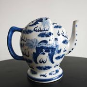Blue and white porcelain teapot Cadogan, Guangxu period, 19th century.
