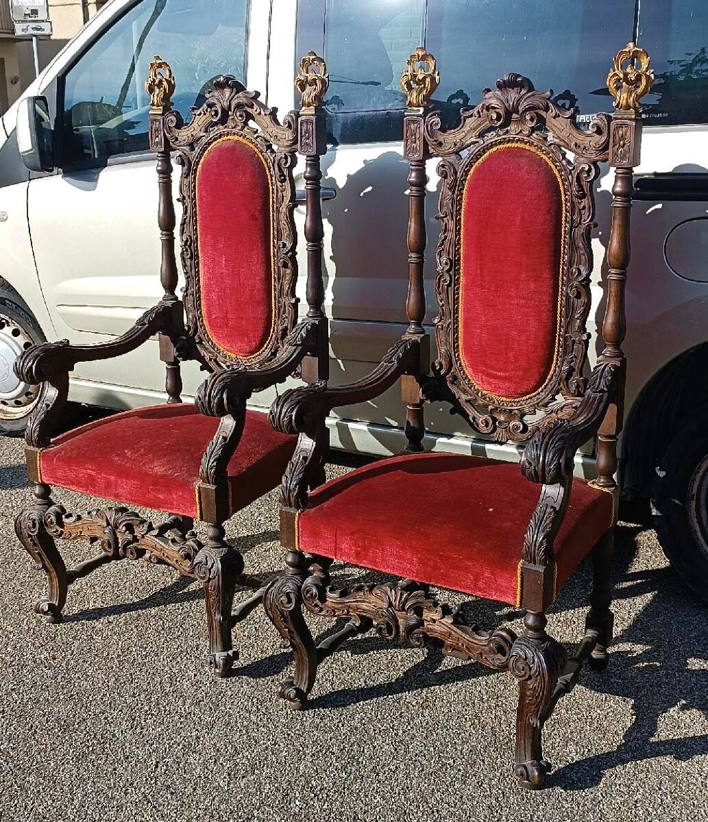 Pair of antique armchairs, carved in walnut