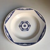 Set of 12 soup plates