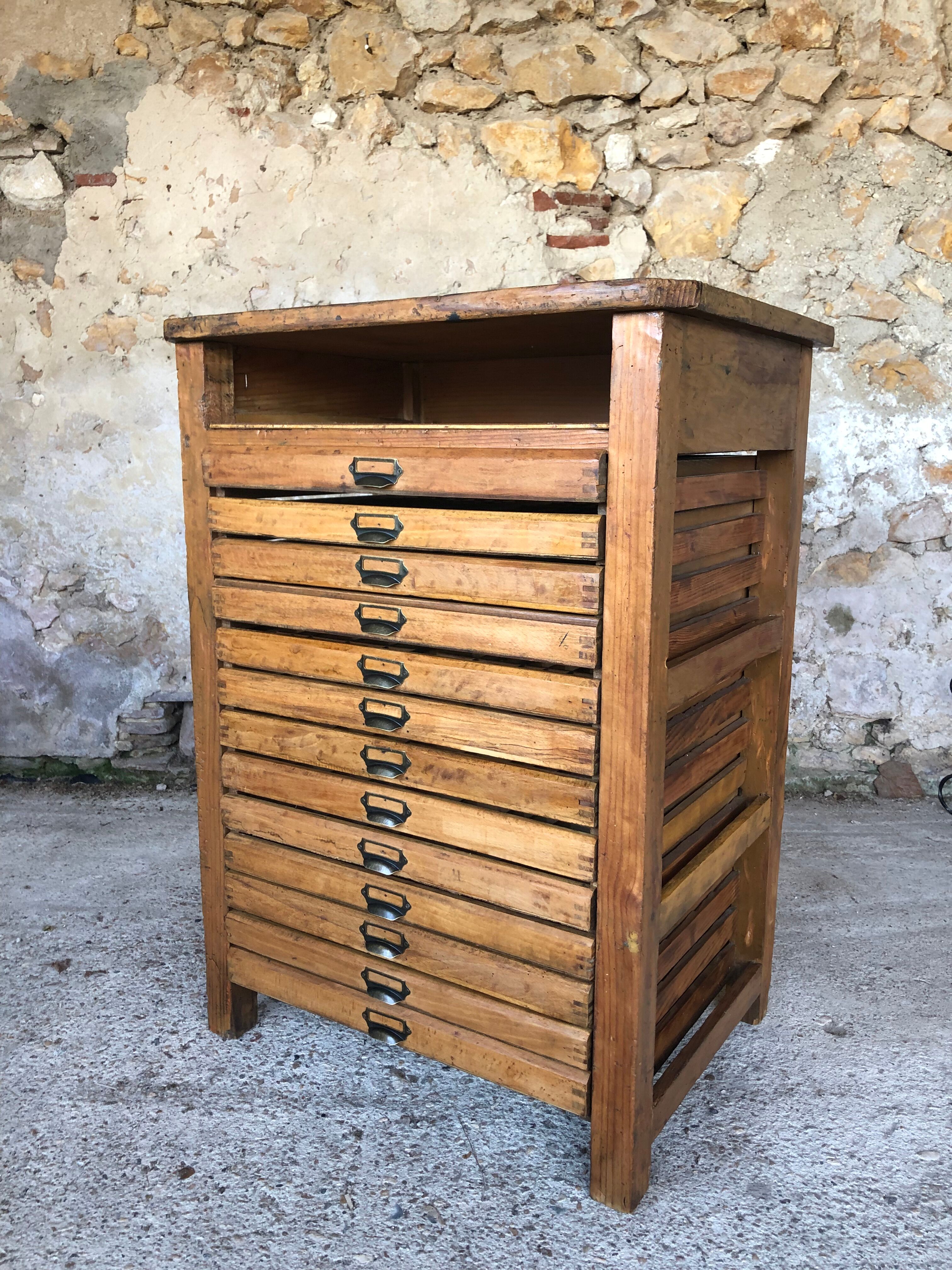 Oak craft cabinet has 13 drawers circa 40's / 50's