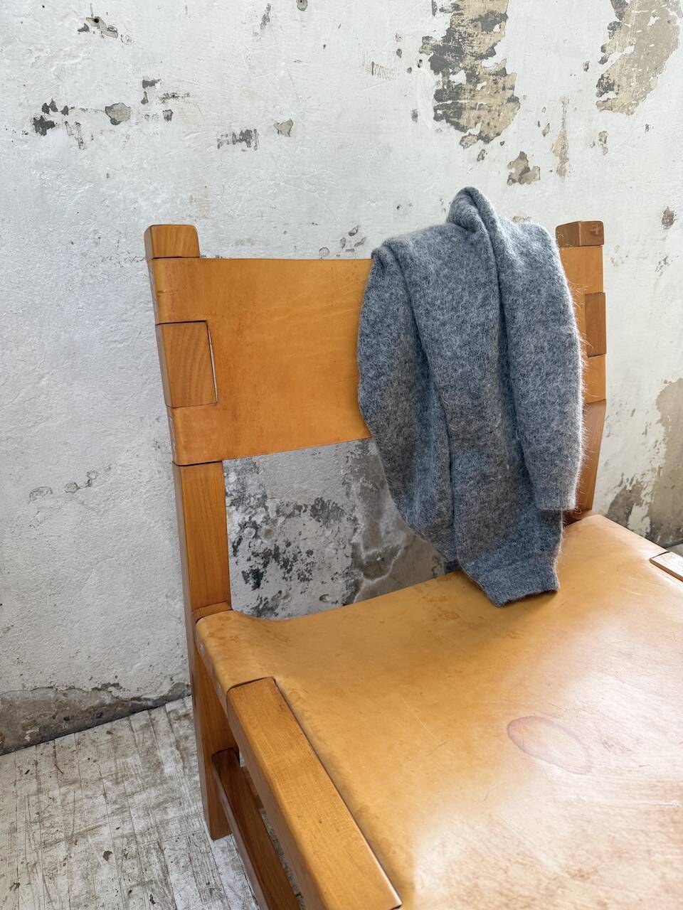 Elm and leather armchair Maison Regain