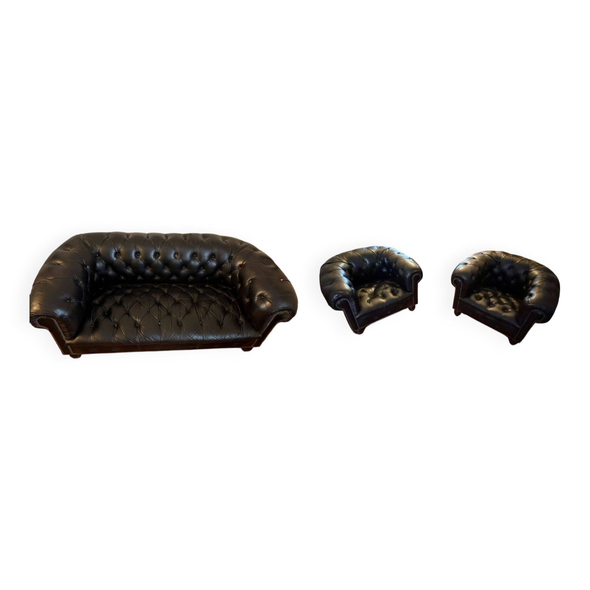 Canapé Chesterfield cuir noir + paire de fauteuils