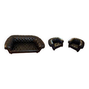 Black leather Chesterfield sofa + pair of armchairs
