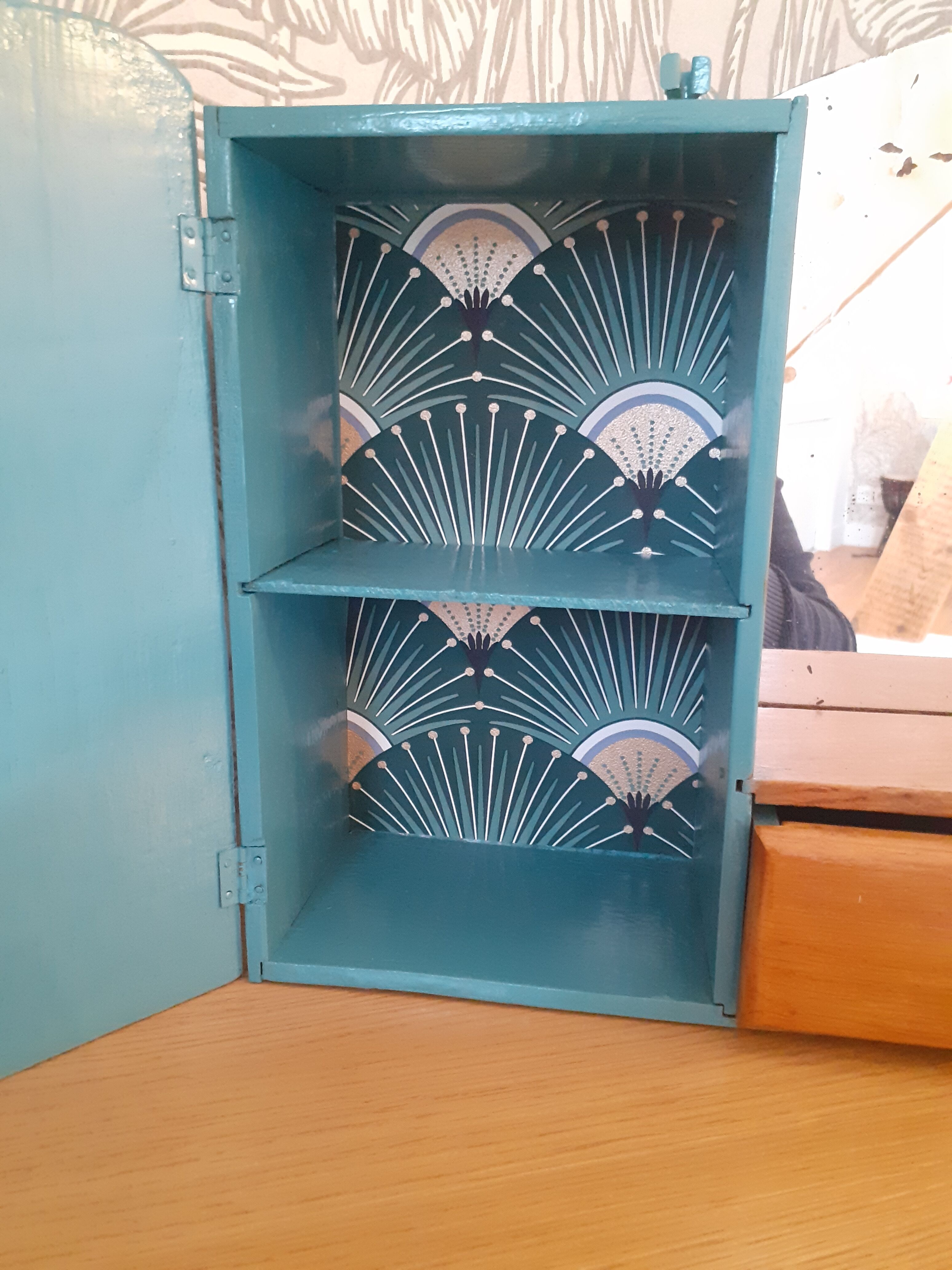 Wall cabinet of toilet