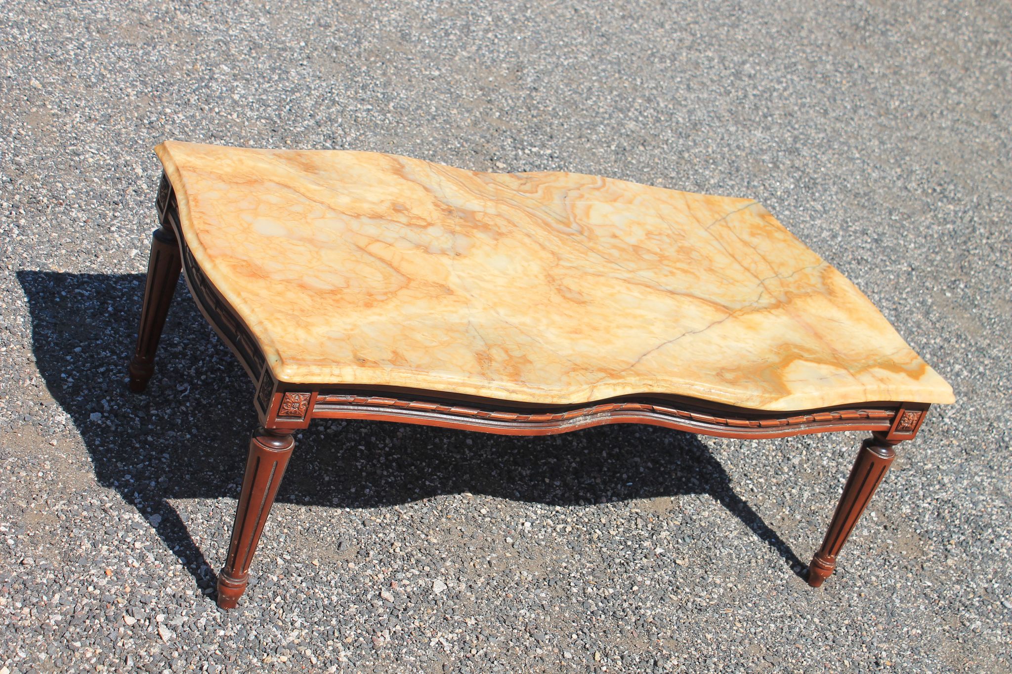 Table basse Louis XVI