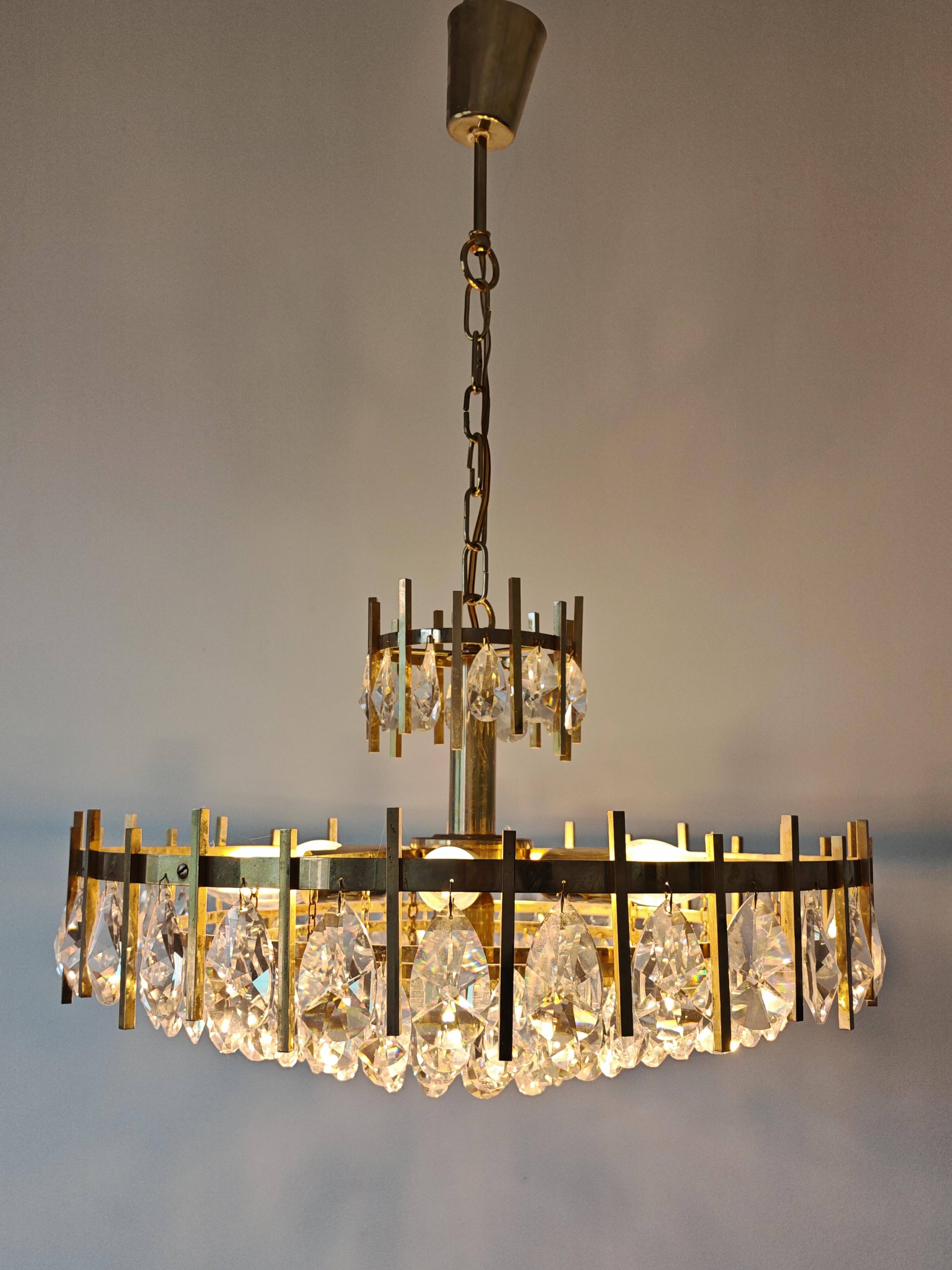 Lustre Mid Century Modern in Crystal and Brass by Bakalowits 1960s