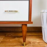 White and wooden chest of drawers