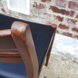 Chaise en teck et skaï noir de style scandinave