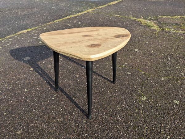 Table basse d'appoint pieds compas