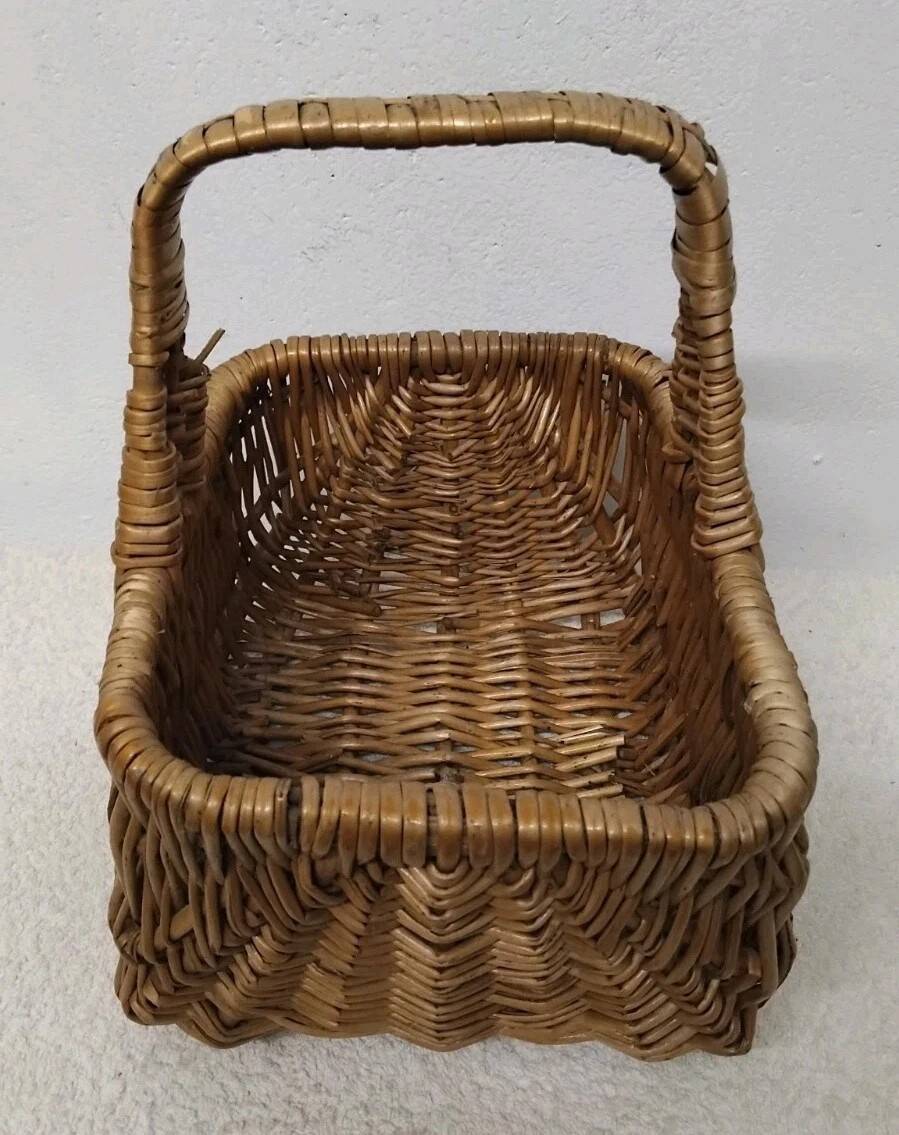 Small vintage rectangular wicker basket