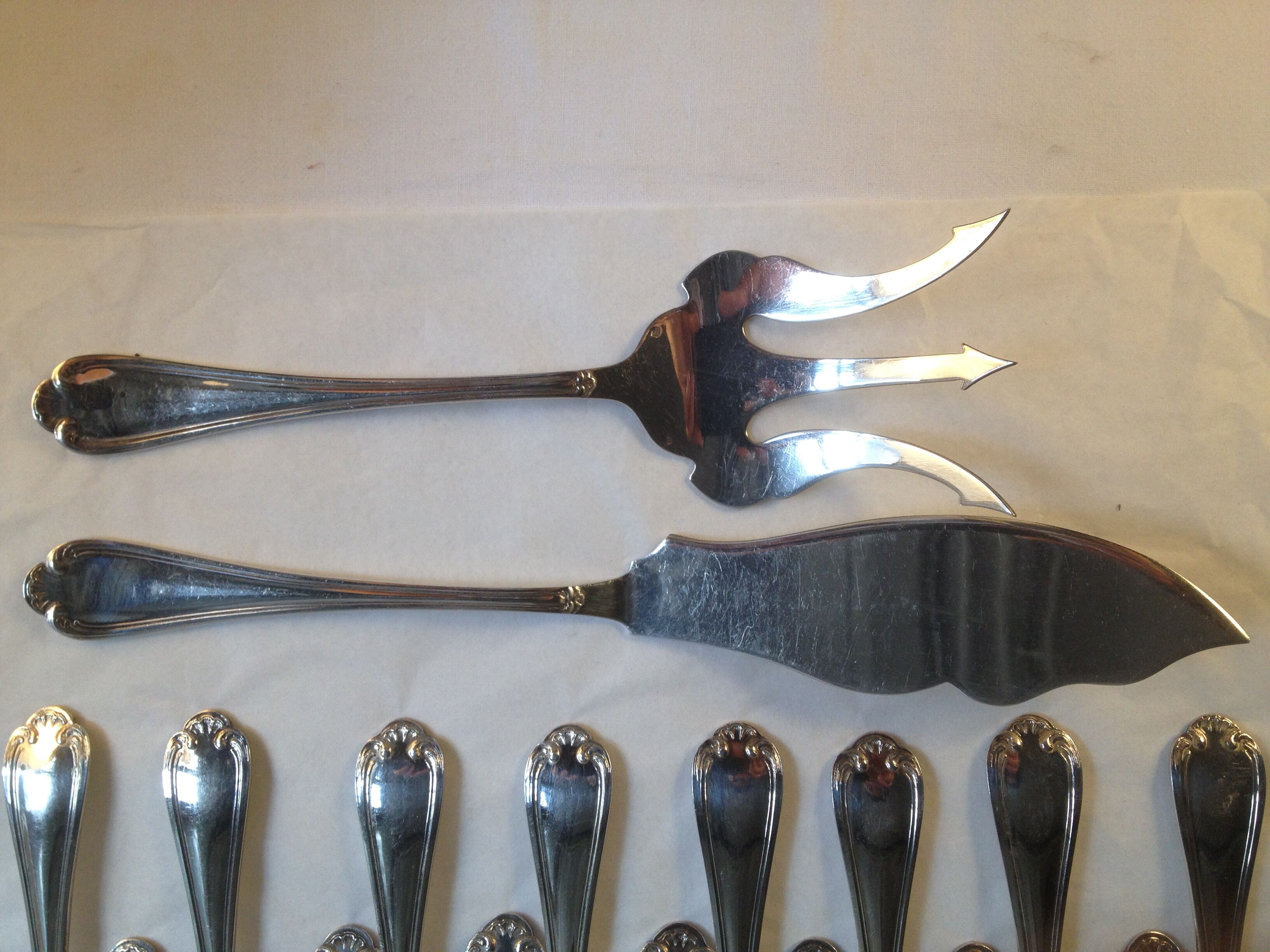 Serving cutlery and fish cutlery in silver metal 18 pieces