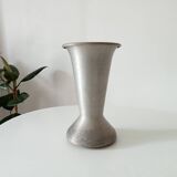 Vase ancien de cimetière en aluminium