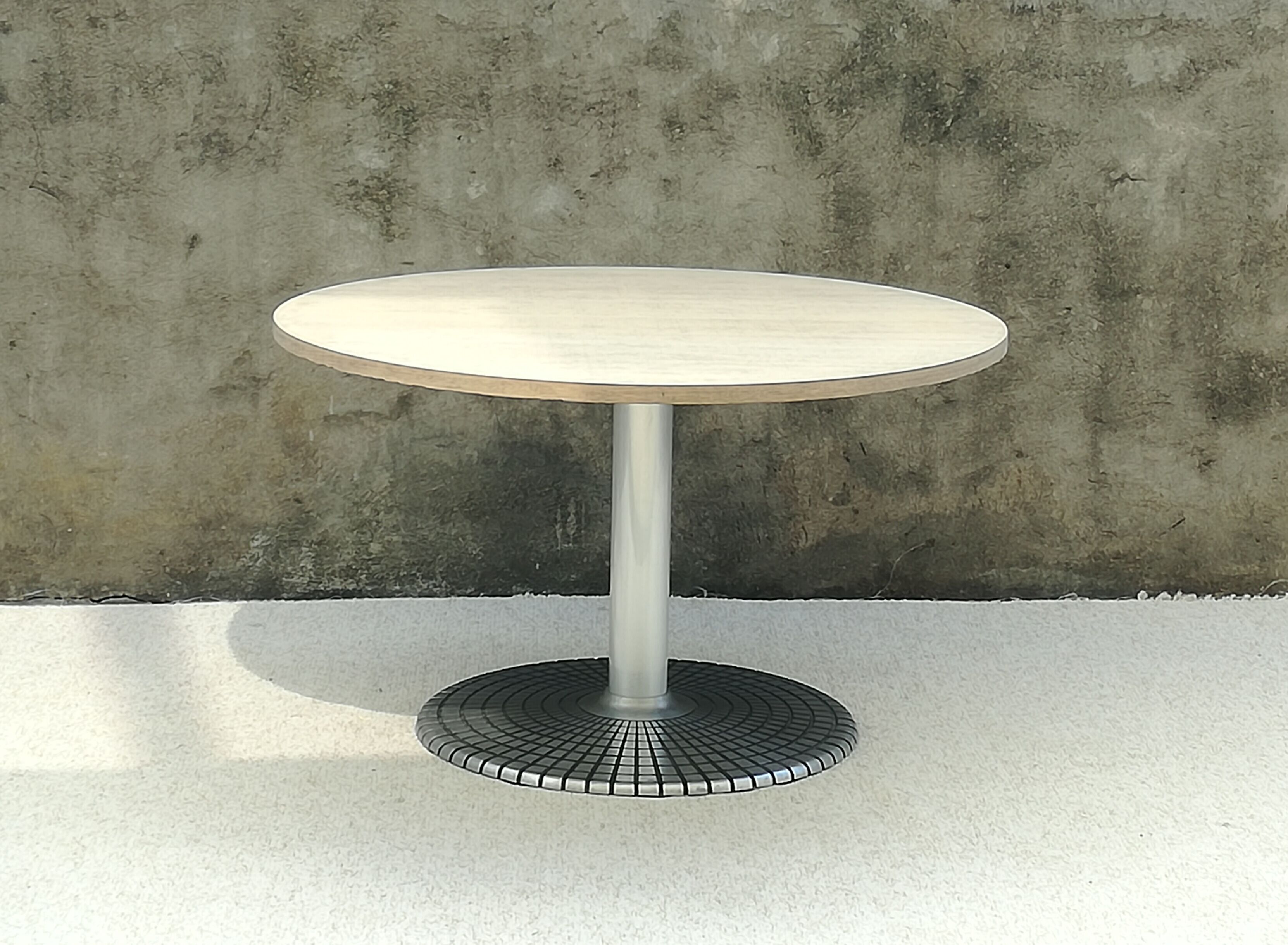 Design roundtable edited by Zanotta, 1980