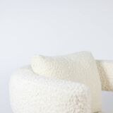 Pair of “bean” shaped armchairs, in blond beech. Contemporary work.