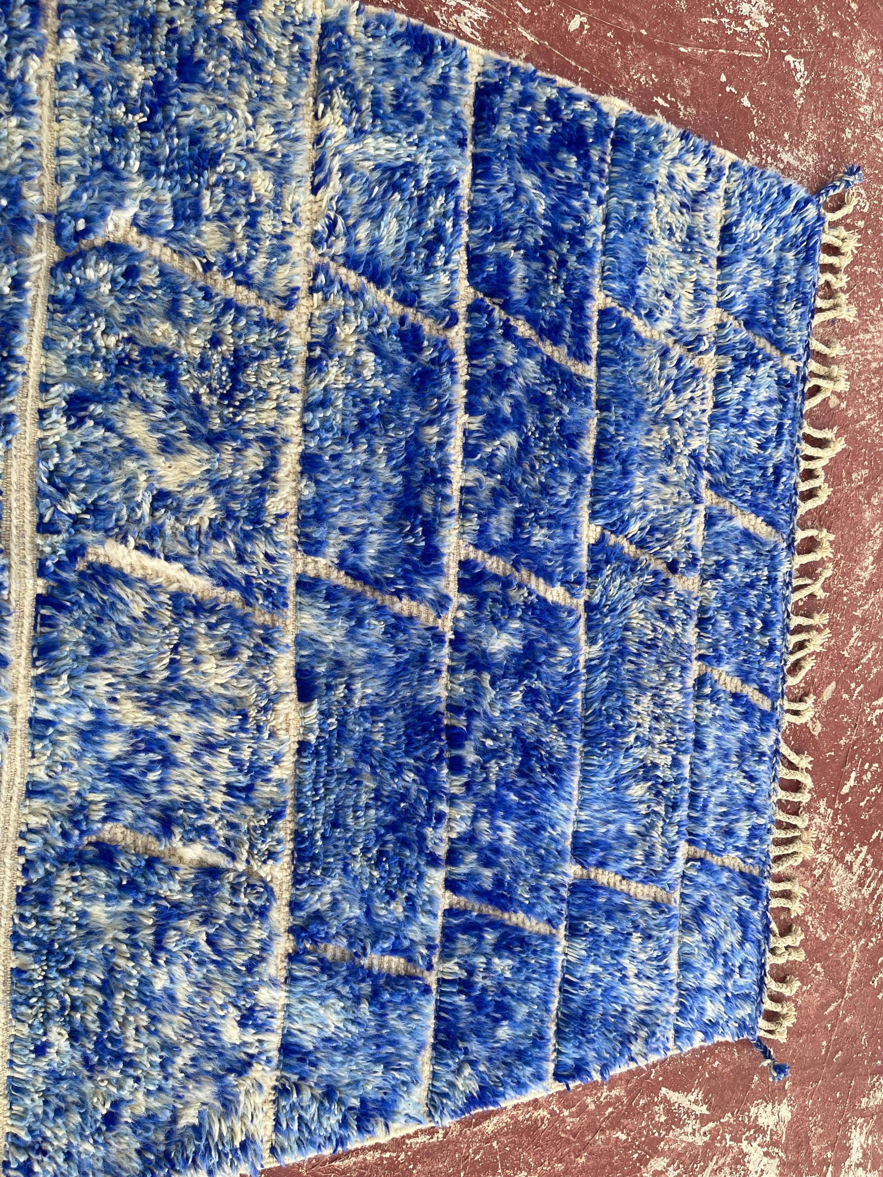 Moroccan Berber rug in royal blue 250x150 cm – geometric pattern – handmade
