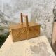 Petite travailleuse en bois vintage