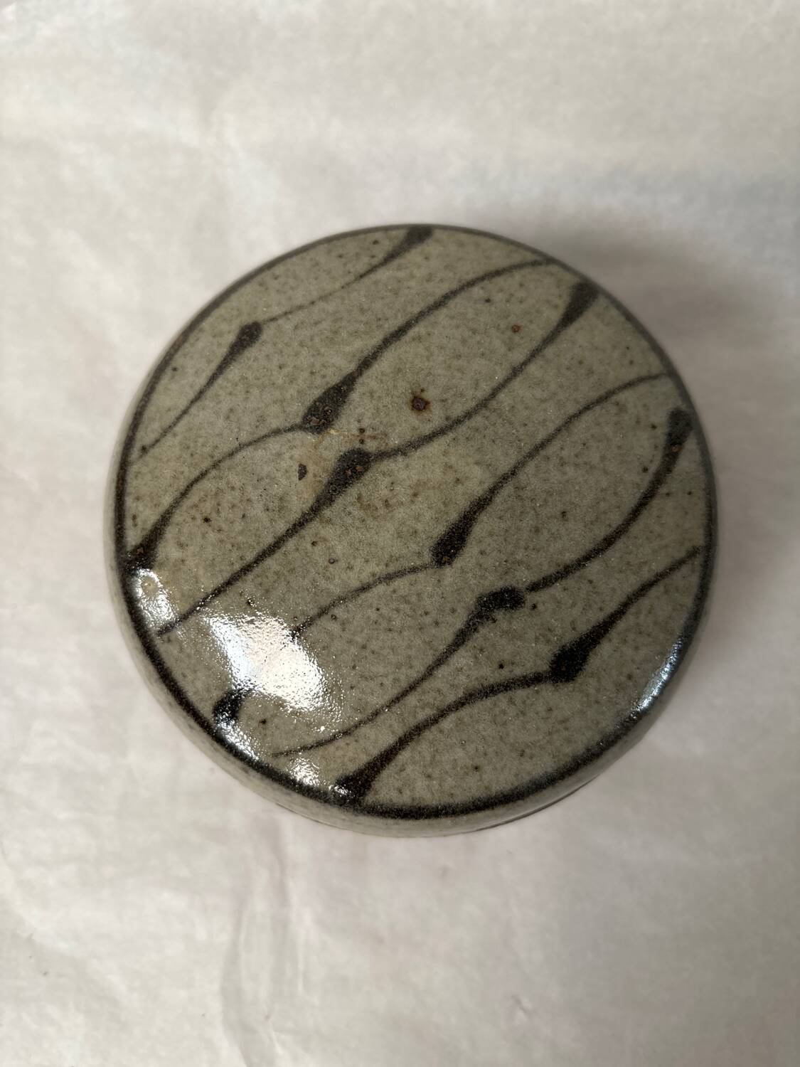 Empty pocket in artisanal stoneware