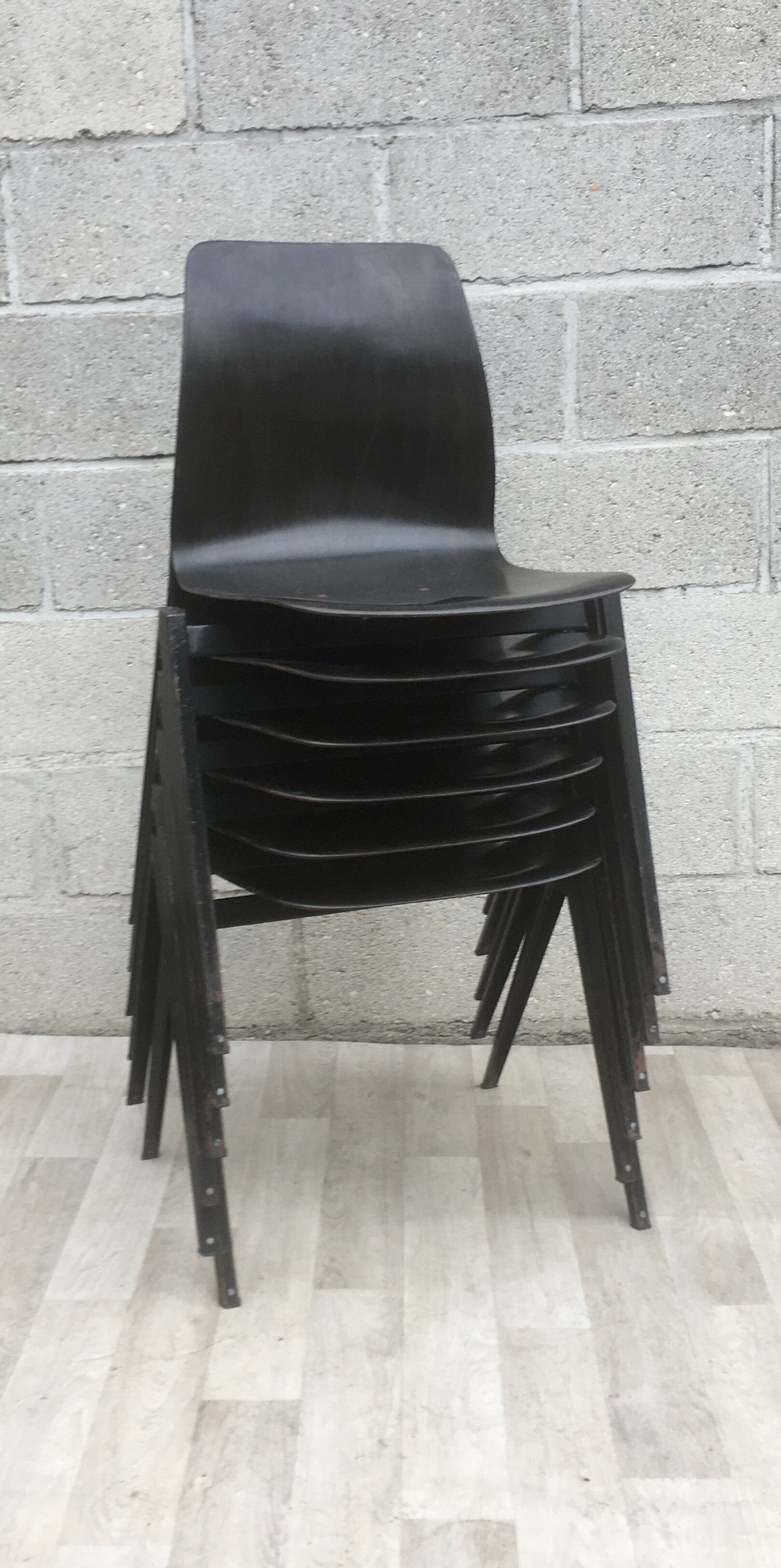 Set of 6 Dutch design and vintage chairs S22