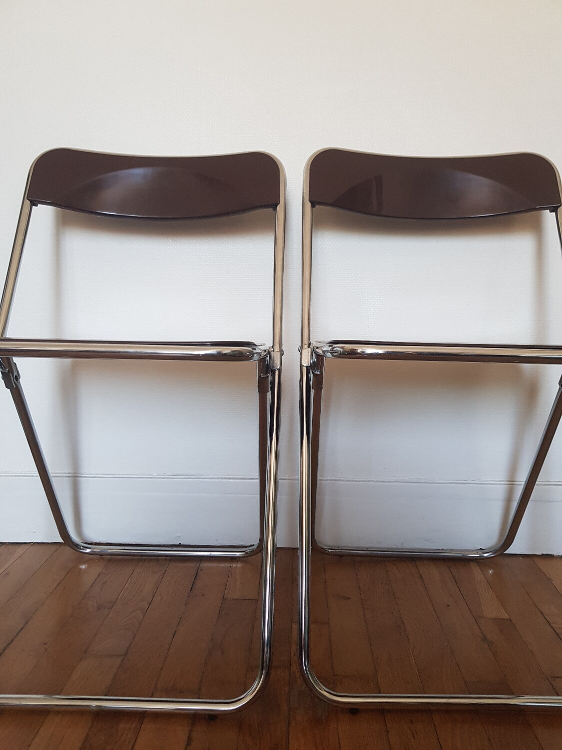 Set of 2 folding chairs