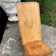 Grande chaise Africaine vintage en bois massif sculpté de motifs géométriques