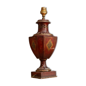 Pied de lampe en tôle peinte