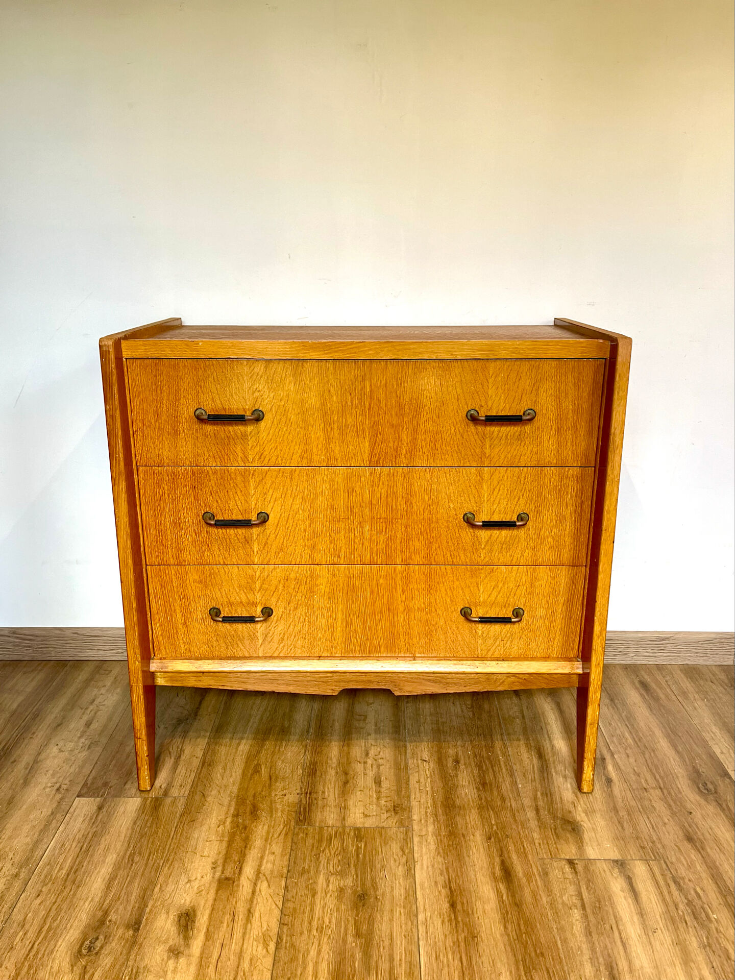 Chest of drawers with 3 drawers