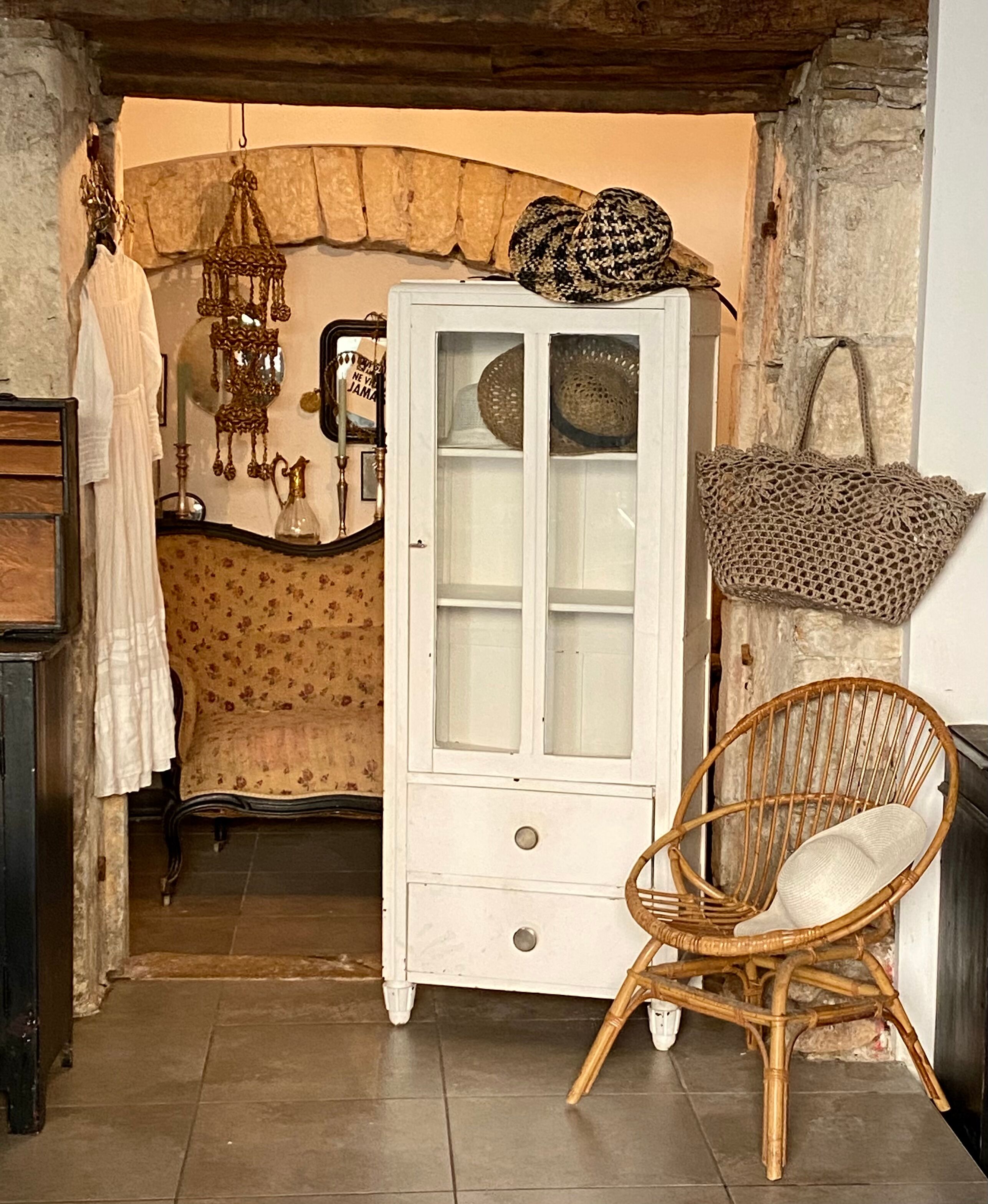 Wardrobe showcase