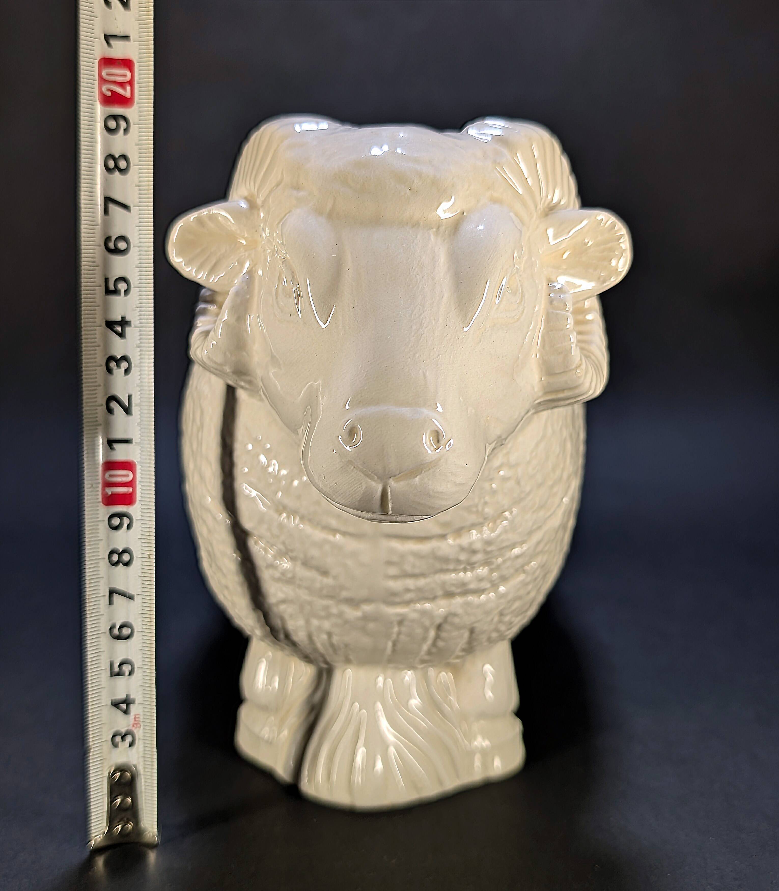 Bélier en céramique émaillée écru