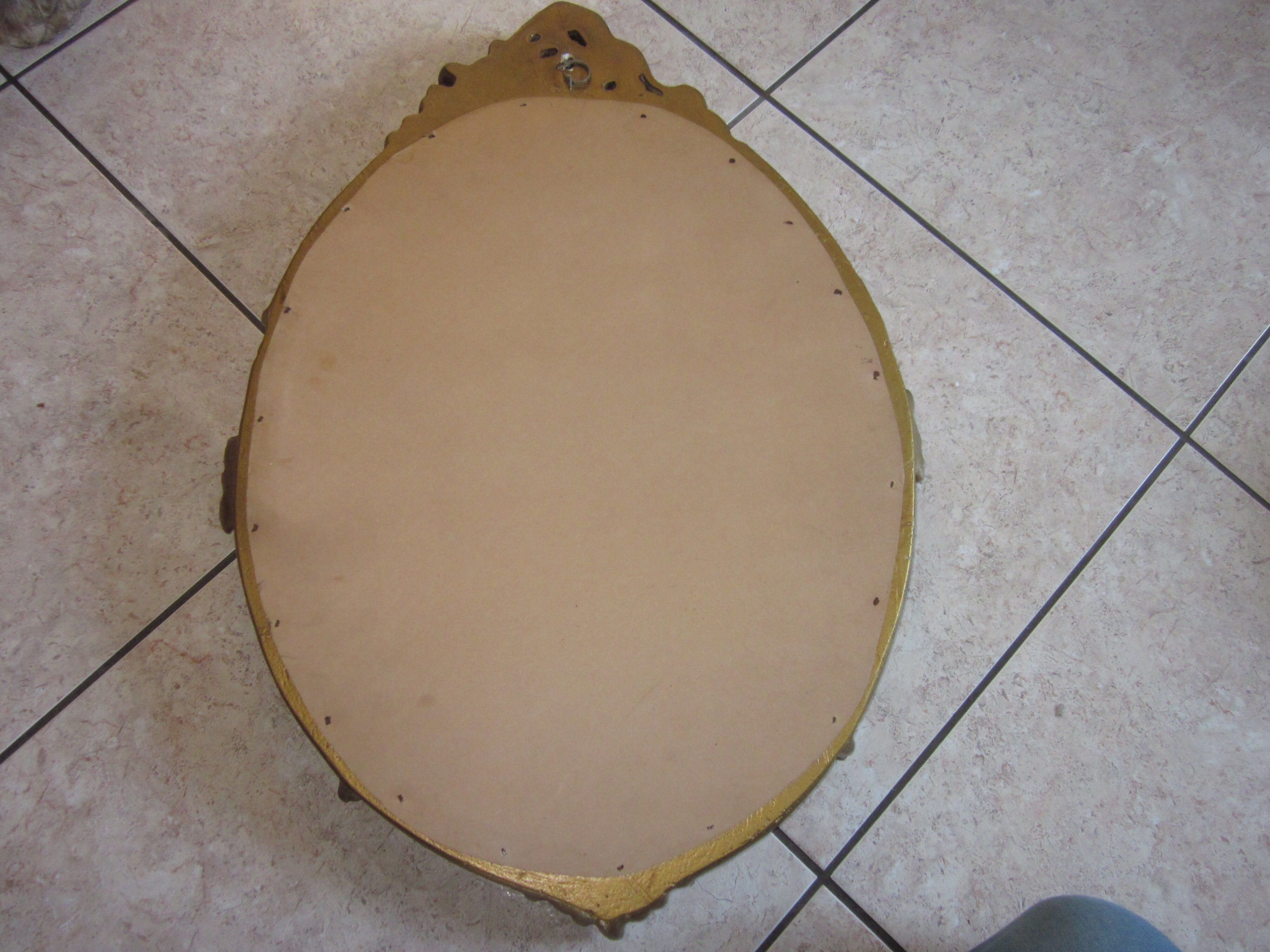 Gold mirror in platre 47x67cm