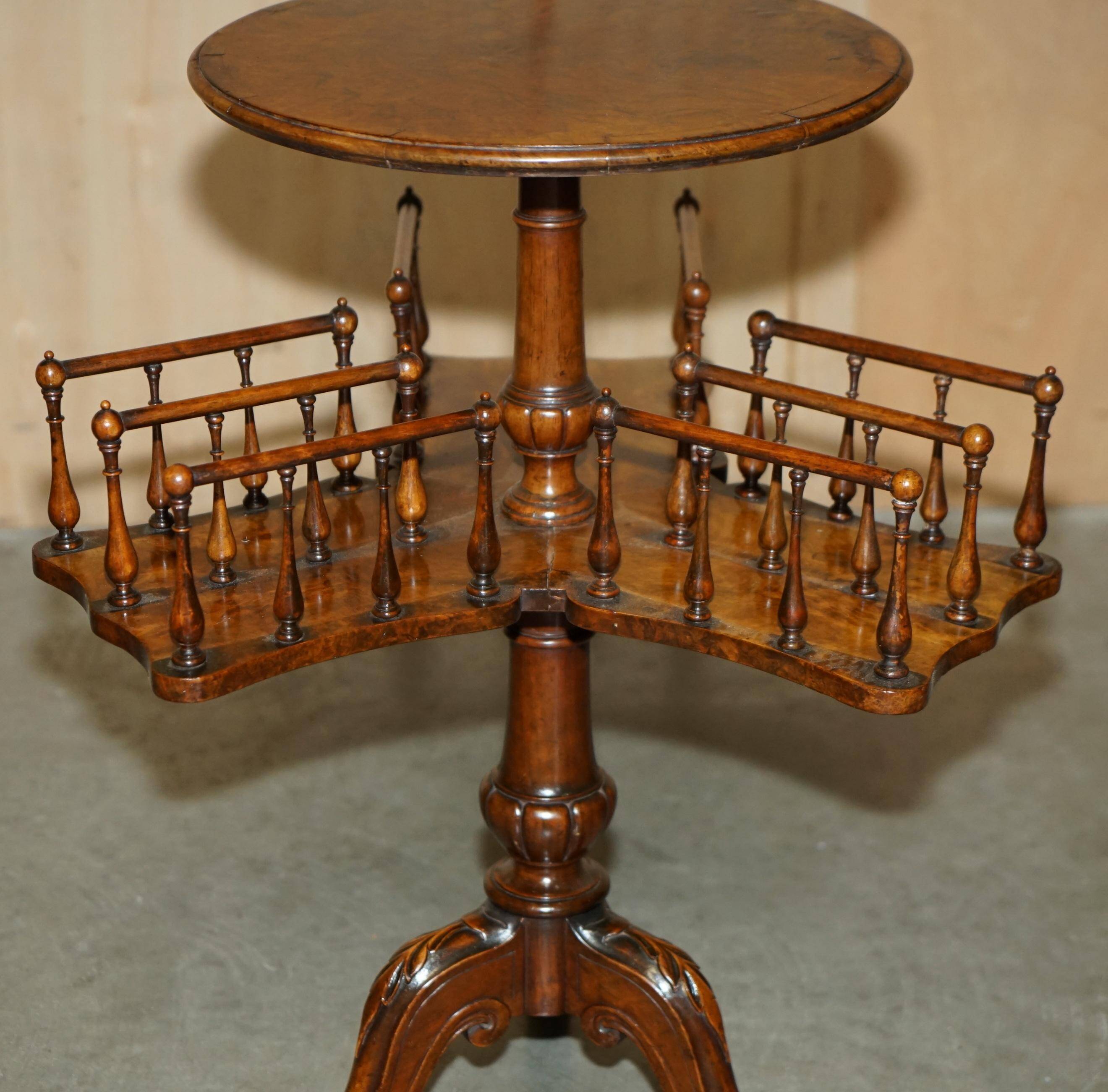 Table bibliothèque tournante victorienne en noyer burl restaurée