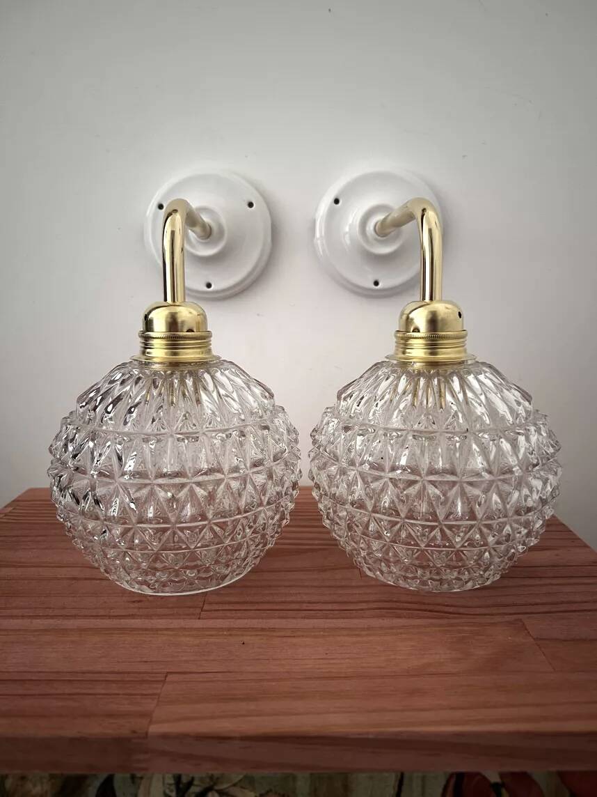 Appliques murales globes en verre
