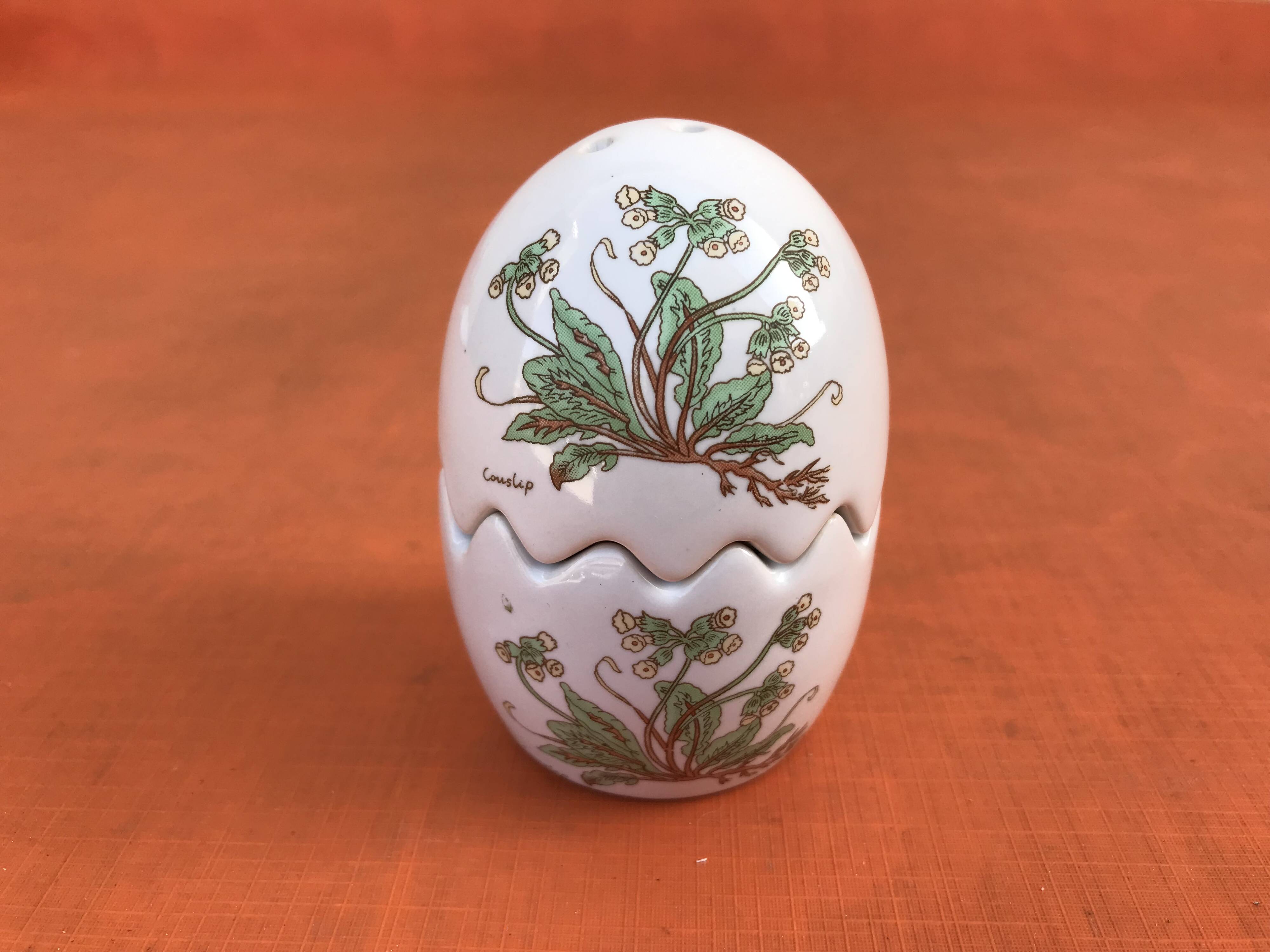 Salière / Poivrière  Céramique forme Oeuf  Décor Couslip (primevère)