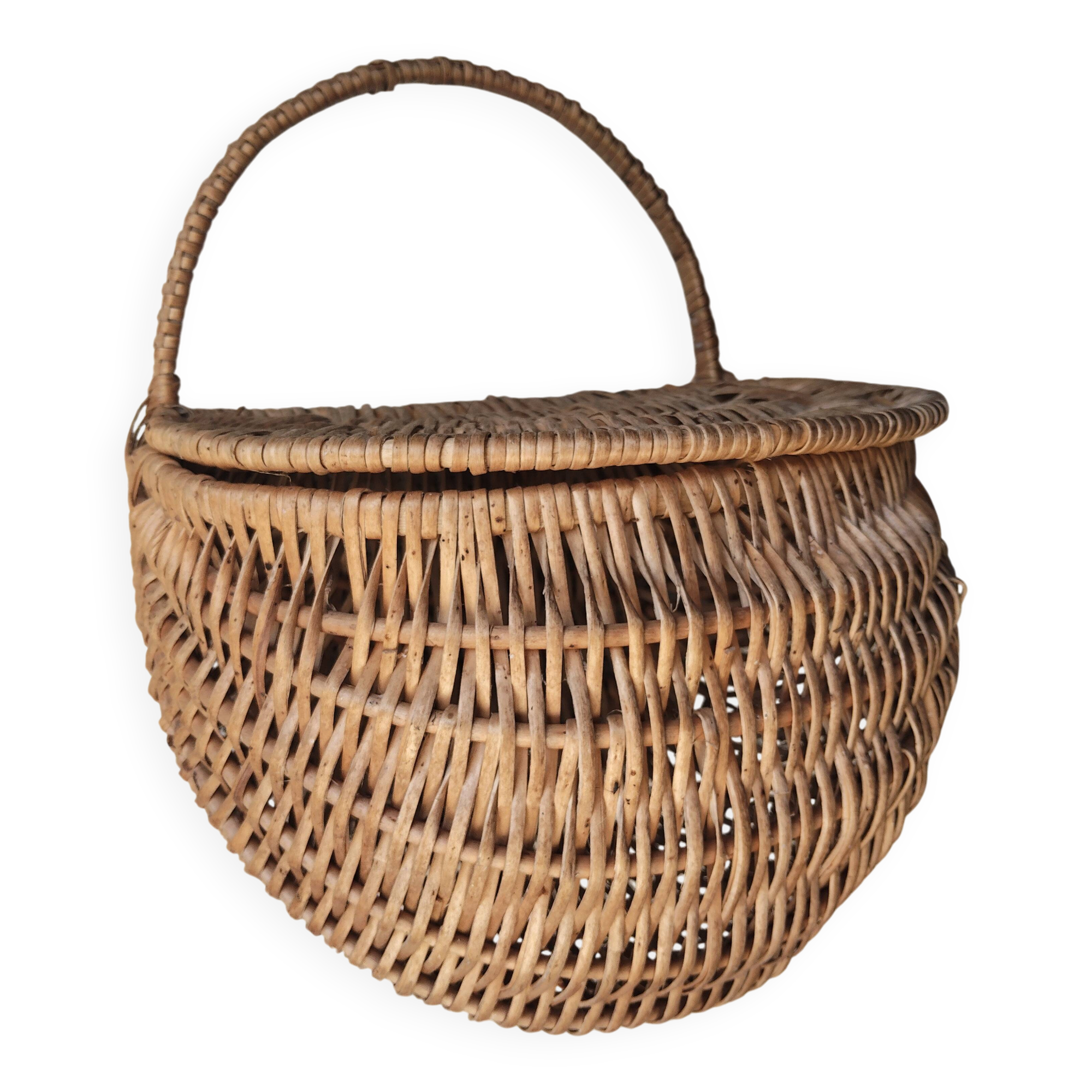 Antique hanging basket in wicker – French artisanal weaving