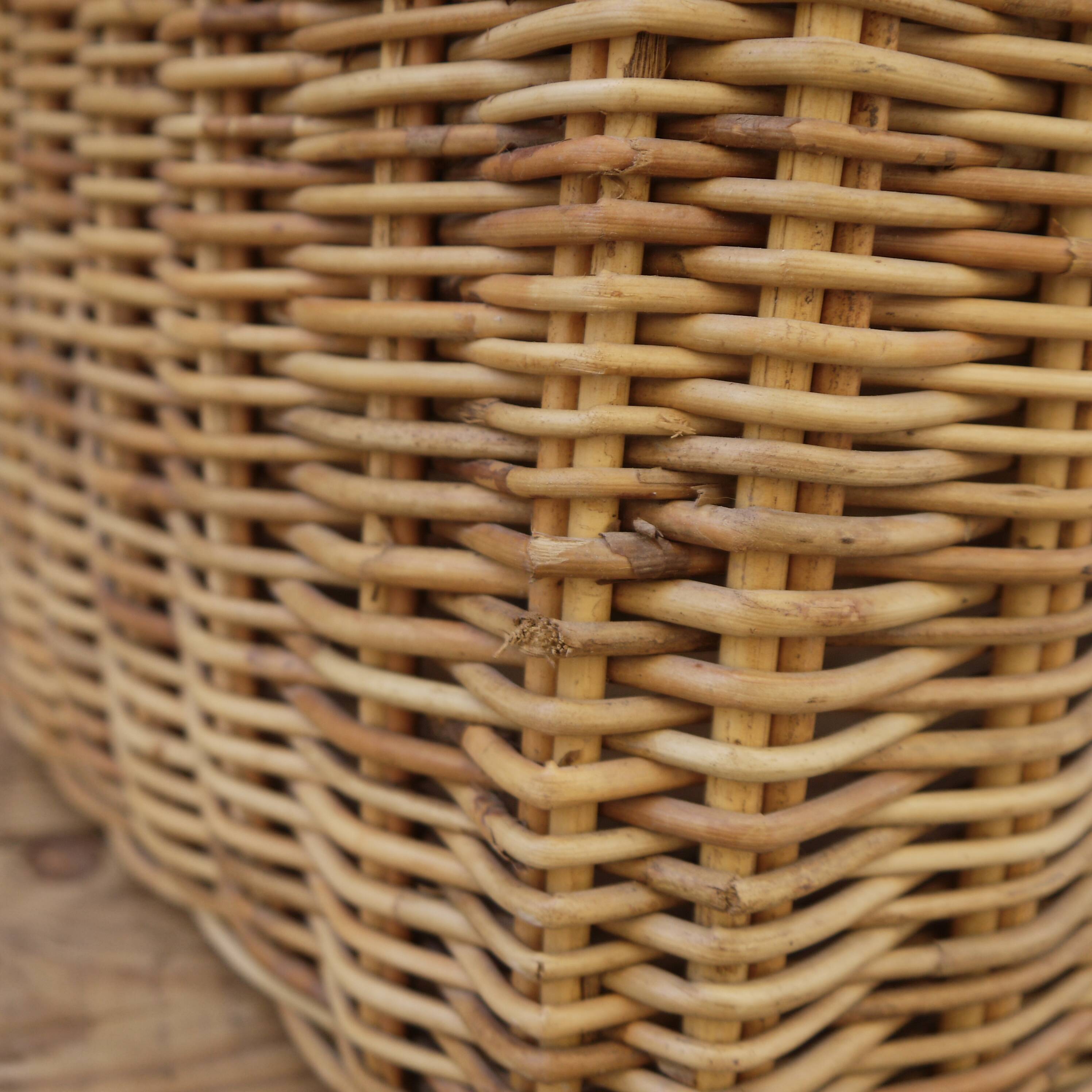 Wicker picnic basket