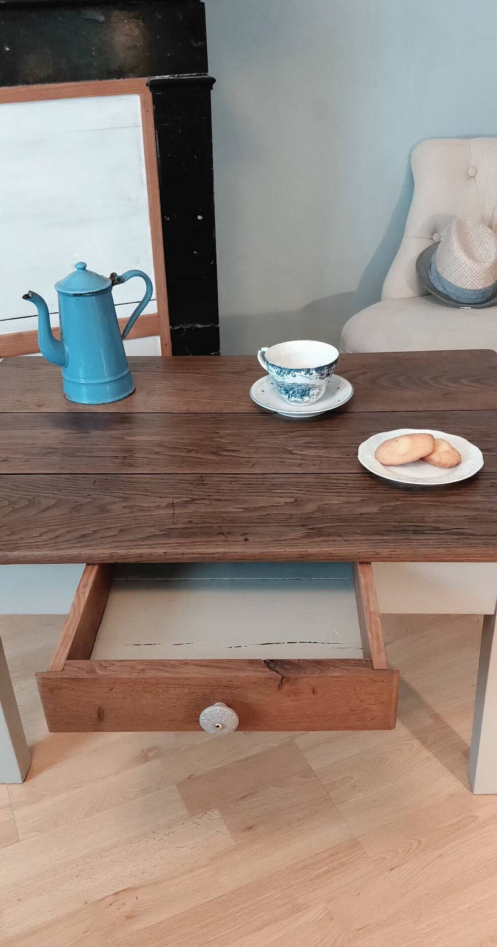 Table basse ancienne avec tiroir