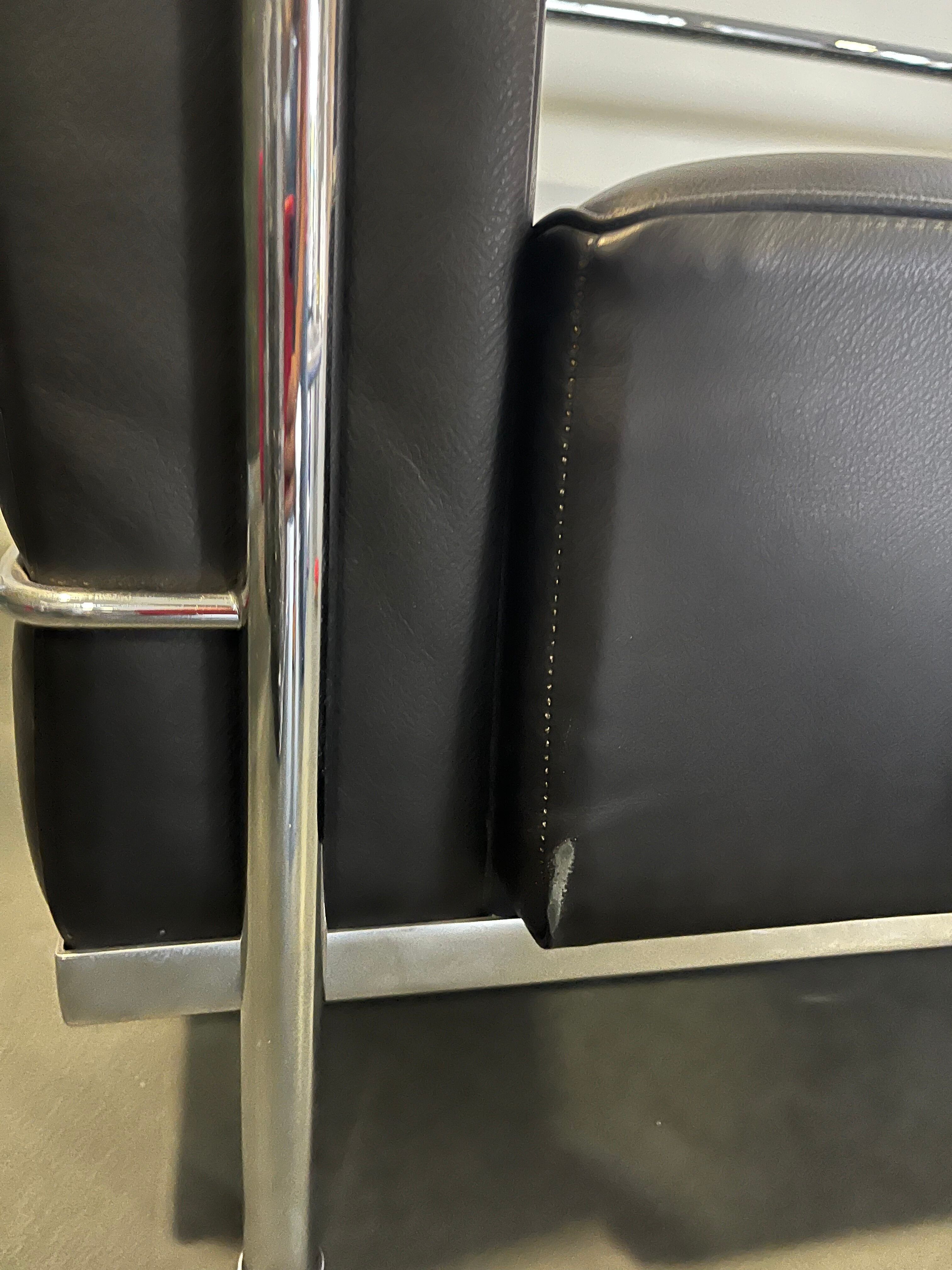 LC2 Le Corbusier sofa