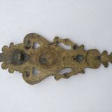 Tête de lion en laiton  . Déco meuble, reste de heurtoir ou grand cache clou ?